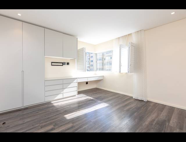 3 BEDROOM APARTMENT RENTED IN MOUILLE POINT